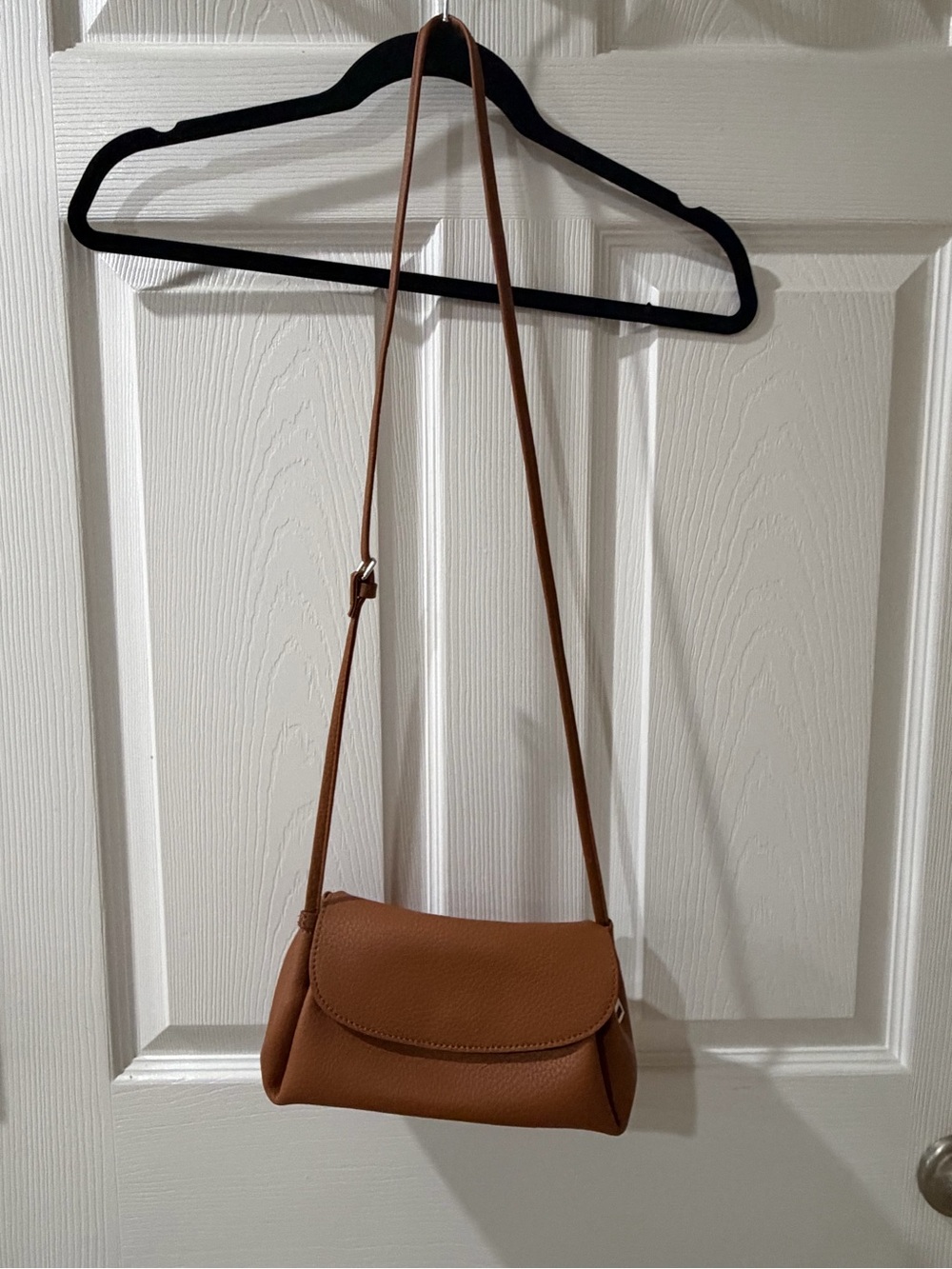 Classic Tan Crossbody Shoulder Bag ( online boutique)